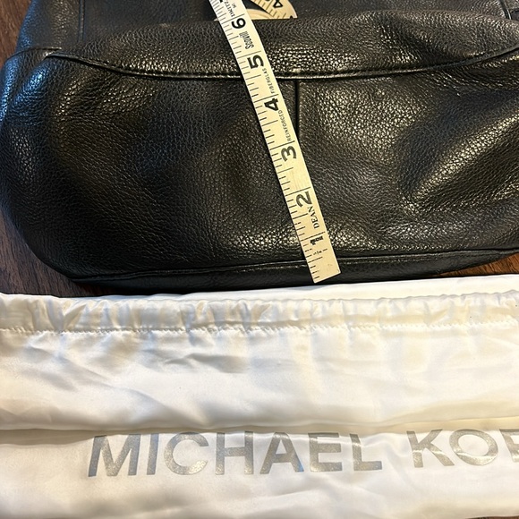 Michael Kors Leather Bag - Picture 3 of 11